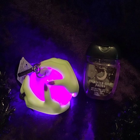 BBW GLOW IN THE DARK WITCHES HAND POCKETPAC HOLDER &1 refill in enchanted spell - Picture 5 of 5